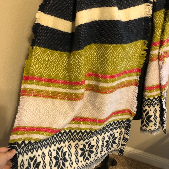 Snowflake Scarf - Picture 2 of 3